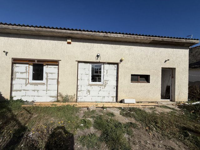 Eladó családi ház, Székesfehérvárott 49.9 M Ft, 3 szobás