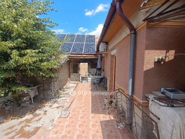 Eladó családi ház, Kiskunlacházán 75 M Ft, 2+1 szobás