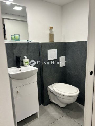 Eladó téglalakás, Budapesten, VII. kerületben 31.6 M Ft