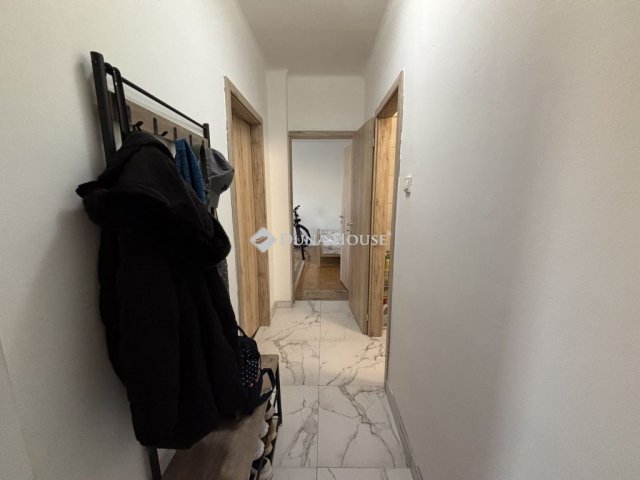 Kiadó téglalakás, albérlet, Tatabányán, Mártírok úton