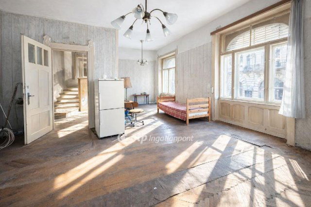 Eladó téglalakás, Budapesten, VI. kerületben 76 M Ft, 3+1 szobás