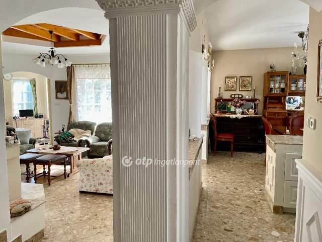 Eladó családi ház, Pencen 119 M Ft, 4+2 szobás