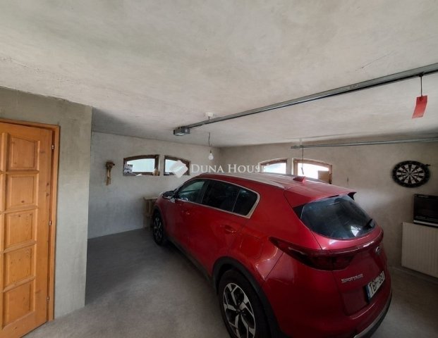 Eladó családi ház, Vecsésen 140.9 M Ft, 3 szobás