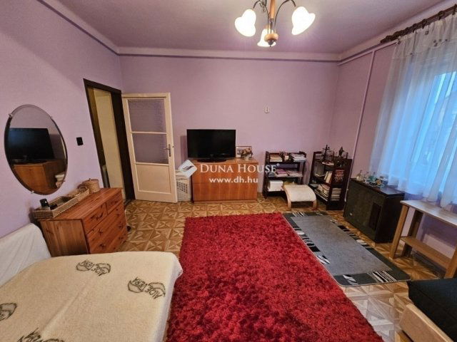 Eladó családi ház, Vecsésen 109.98 M Ft, 6 szobás