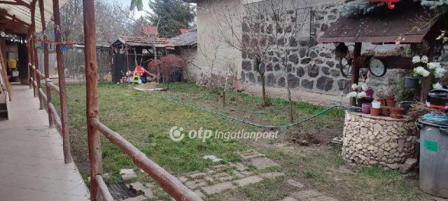 Eladó családi ház, Taron 18 M Ft, 4 szobás