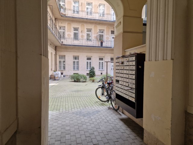 Eladó téglalakás, Budapesten, VI. kerületben 84.6 M Ft, 2 szobás