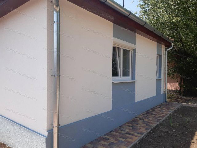 Eladó családi ház, Jászárokszálláson 33.9 M Ft, 2 szobás