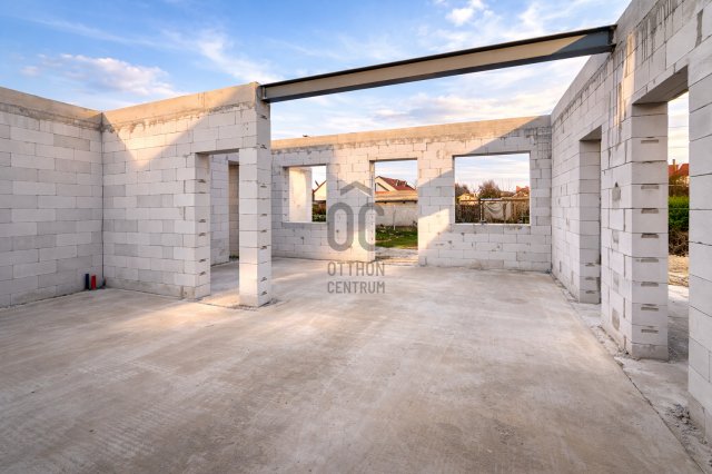 Eladó sorház, Tégláson 67.59 M Ft, 4 szobás