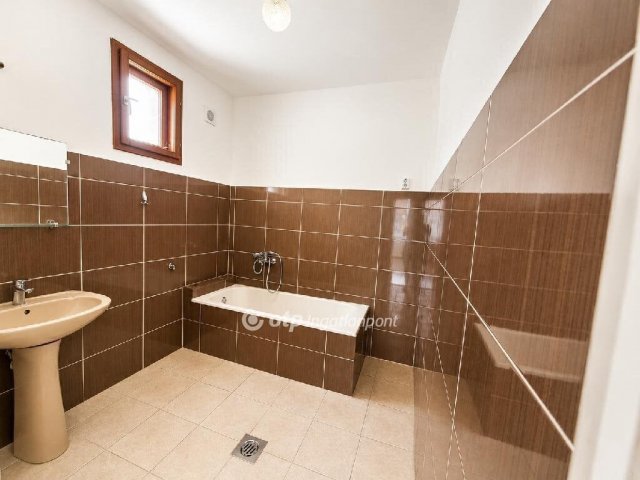 Eladó családi ház, Szalkszentmártonon 48.9 M Ft, 2 szobás