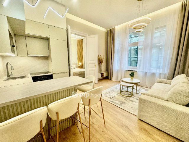 Eladó téglalakás, Budapesten, VI. kerületben 169.9 M Ft