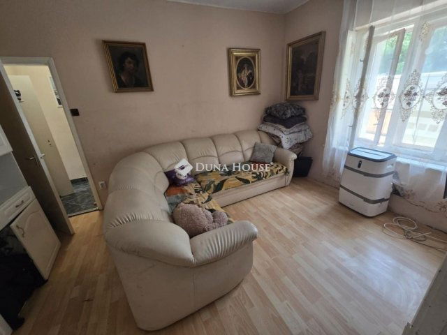 Eladó családi ház, Pécelen 45 M Ft, 2 szobás