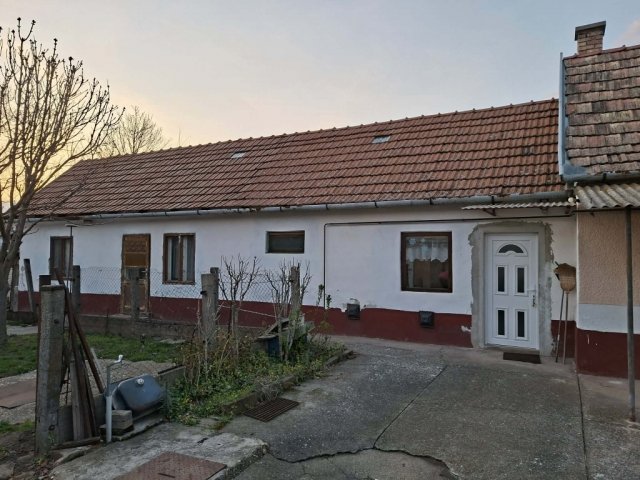Eladó családi ház, Hajdúböszörményen 37 M Ft, 2+1 szobás