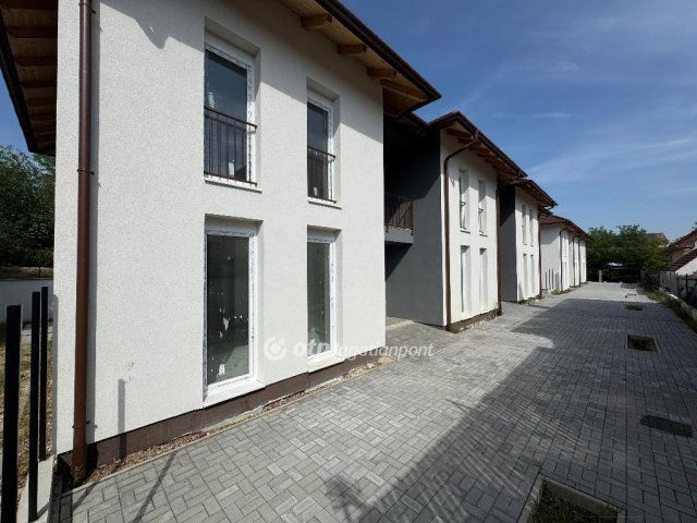 Eladó sorház, Szigetszentmiklóson 89.9 M Ft, 4 szobás