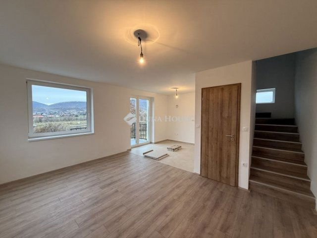 Eladó családi ház, Hosszúhetényen 84.9 M Ft, 5 szobás