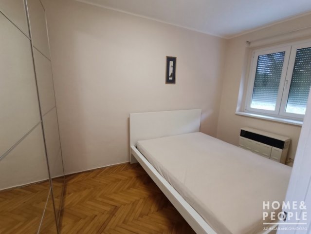 Eladó téglalakás, Szegeden 0.18 M Ft, 2 szobás