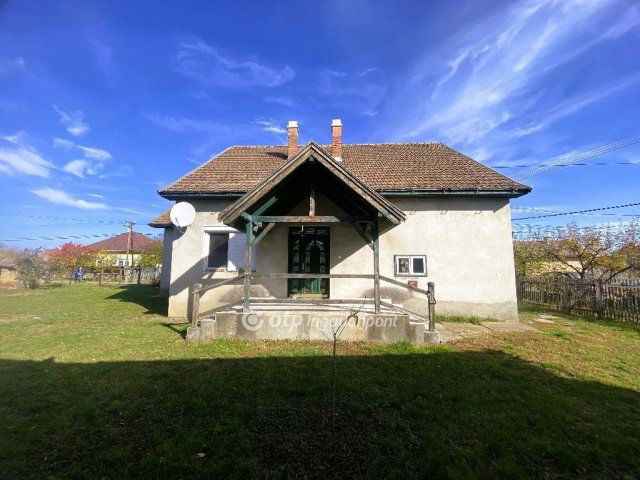 Eladó családi ház, Kisújszálláson 25 M Ft, 3+1 szobás
