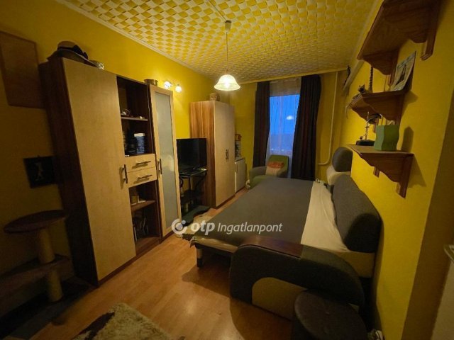 Eladó panellakás, Nyíregyházán 48.9 M Ft, 3 szobás