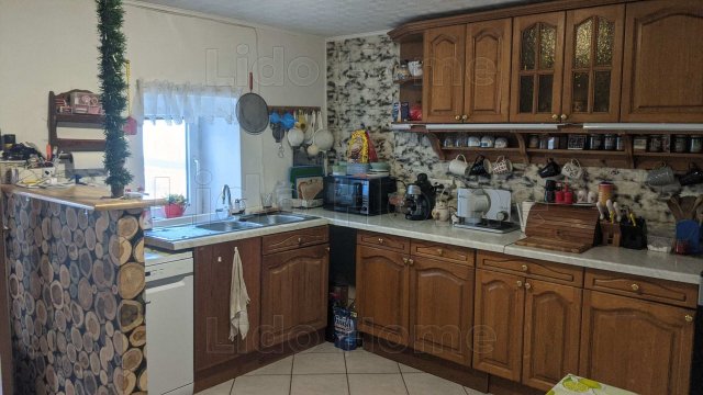 Eladó családi ház, Lesenceistvándon 46.5 M Ft, 4 szobás