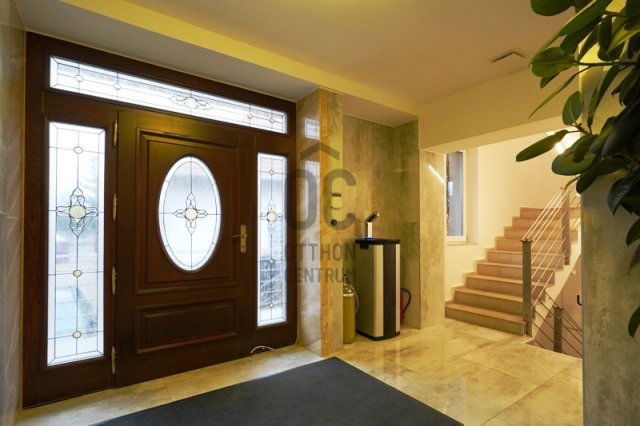 Eladó családi ház, Csömörön 289 M Ft, 7 szobás