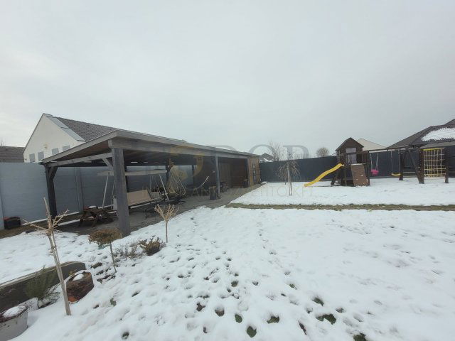 Eladó ikerház, Szadán 184.99 M Ft, 4+1 szobás