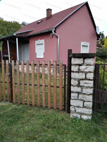 Eladó nyaraló, Balatonkenesén 34.99 M Ft, 3 szobás