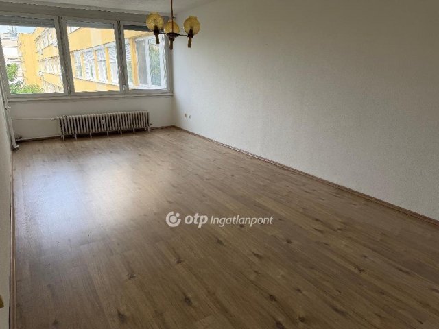 Eladó téglalakás, Egerben 38.99 M Ft, 2 szobás