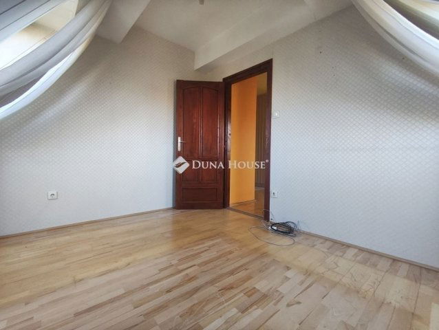 Eladó téglalakás, Székesfehérvárott 65 M Ft, 1+3 szobás