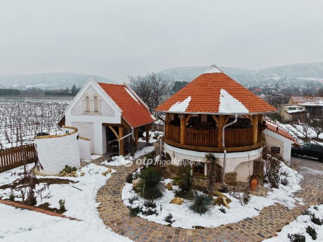 Eladó családi ház, Csopakon 350 M Ft, 3 szobás