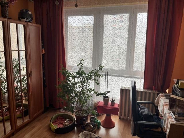 Eladó panellakás, Pécsett 43.9 M Ft, 2 szobás