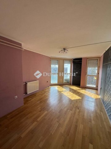 Eladó téglalakás, Siófokon 57.5 M Ft, 3 szobás