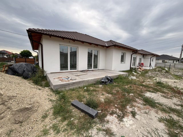 Eladó ikerház, Taksonyon 93.1 M Ft, 4 szobás