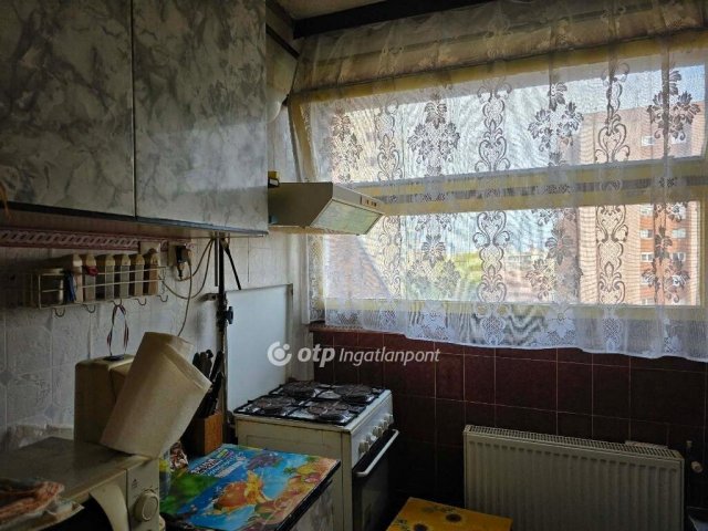 Eladó téglalakás, Hatvanban 34 M Ft, 2 szobás
