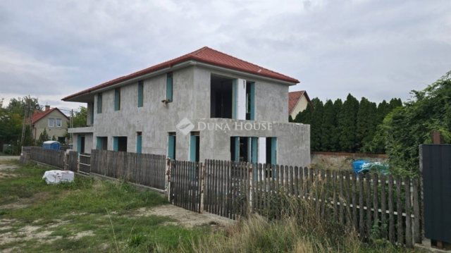 Eladó ikerház, Gyálon 112.99 M Ft, 5 szobás