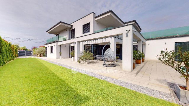 Eladó családi ház, Kistokajon 297 M Ft, 6+2 szobás