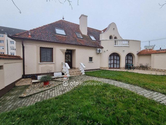 Eladó családi ház, Pápán 117 M Ft, 2+2 szobás