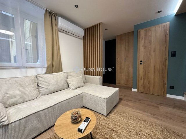 Eladó téglalakás, Budapesten, VI. kerületben 60 M Ft, 1 szobás