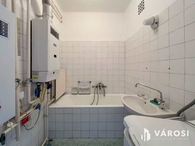 Eladó sorház, Békéscsabán 36.5 M Ft, 2 szobás