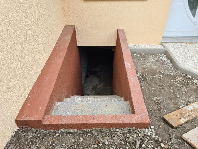 Eladó téglalakás, Budapesten, III. kerületben 69.999 M Ft