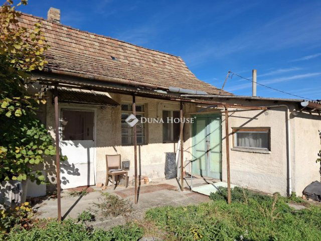 Eladó családi ház, Bajnán, Kossuth Lajos utcában 22.99 M Ft