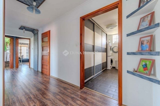 Eladó családi ház, Szegeden 199 M Ft, 7 szobás