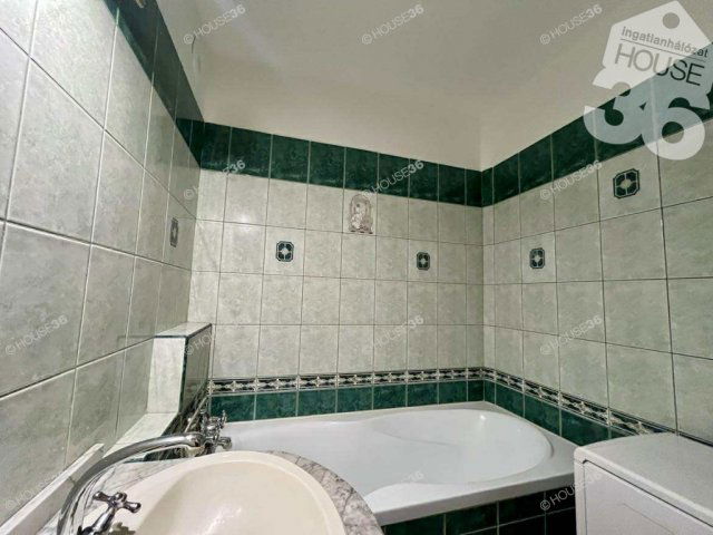 Eladó panellakás, Kecskeméten 43.9 M Ft, 3 szobás