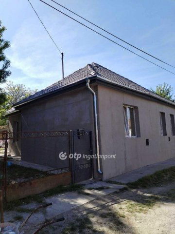 Eladó családi ház, Enyingen 25 M Ft, 2 szobás
