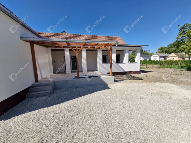 Eladó családi ház, Eszteregnyén 39.9 M Ft, 4 szobás