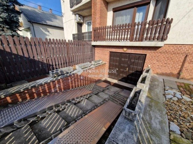 Eladó ikerház, Budapesten, XVIII. kerületben 124.9 M Ft, 4 szobás