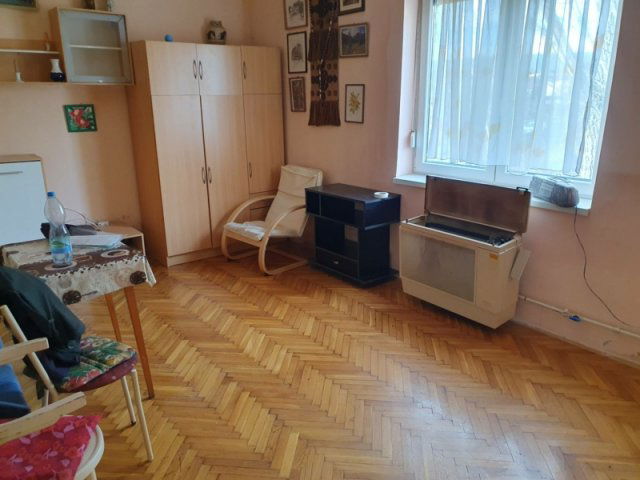 Eladó téglalakás, Pécsett 23.5 M Ft, 1 szobás