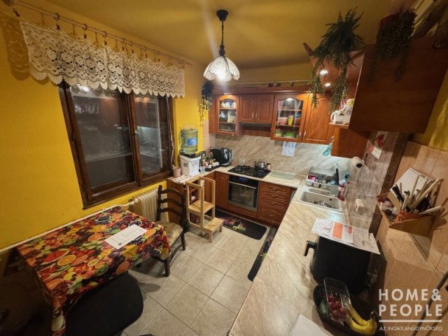 Eladó téglalakás, Kisteleken 53.5 M Ft, 3 szobás