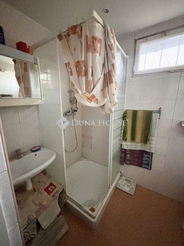 Eladó családi ház, Erdőkertesen 44.9 M Ft, 1+2 szobás