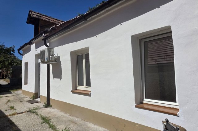 Eladó téglalakás, Sopronban 35 M Ft, 1+1 szobás