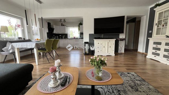 Eladó családi ház, Cserszegtomajon 253.605 M Ft, 4 szobás