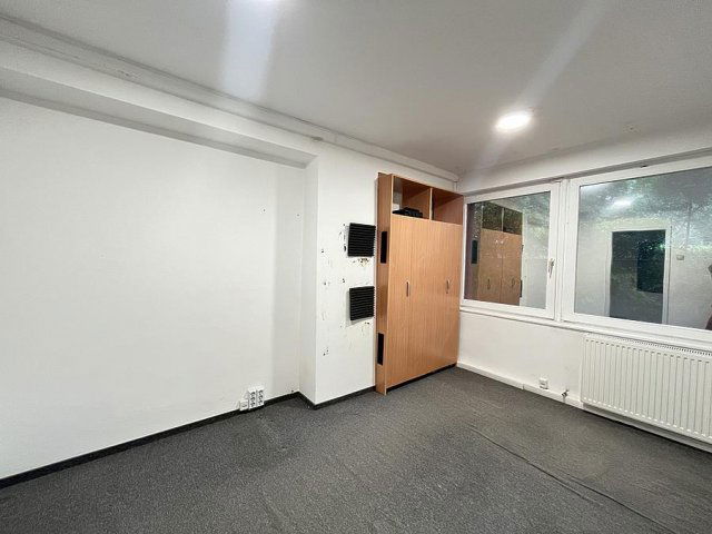 Kiadó iroda, Budapesten, III. kerületben 700 E Ft / hó, 6 szobás